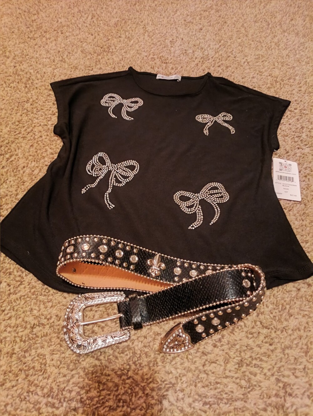 NWT 89th & Madison Black Short-Sleeve Tee with Rhinestone Bows And Western Style